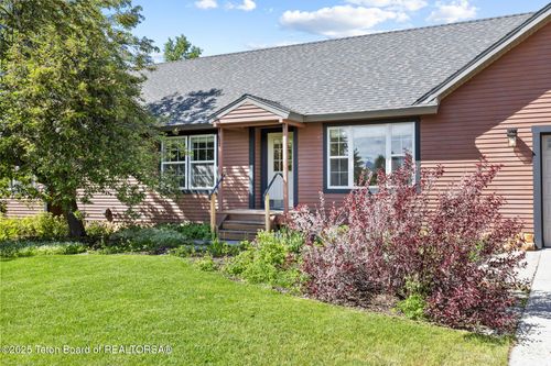 560 Appaloosa Trl, Driggs, ID, 83422-5122 | Card Image