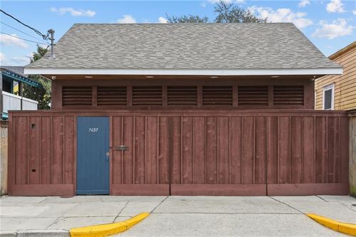 1037 Port St, New Orleans, LA, 70117-7209 | Card Image