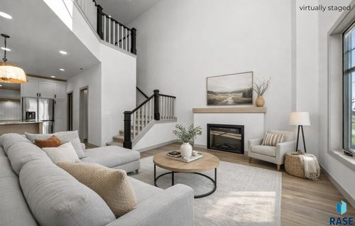 8609 W Shoreline Pl, Sioux Falls, SD, 57107-8515 | Card Image