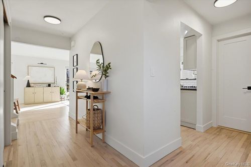 141 Annuskemunnica Rd, Babylon, NY, 11702-4424 | Card Image