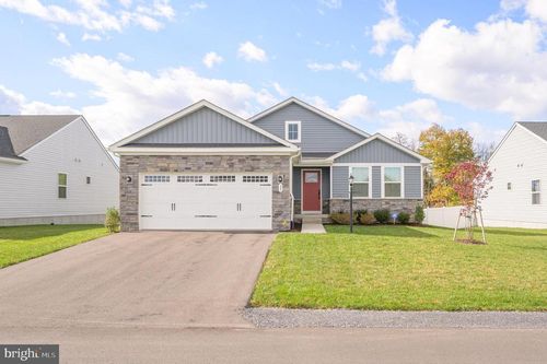 35 Sutherland Way, MARTINSBURG, WV, 25405-2100 | Card Image