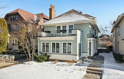 4042 N Downer Ave, Shorewood, WI, 53211-2126 | Card Image