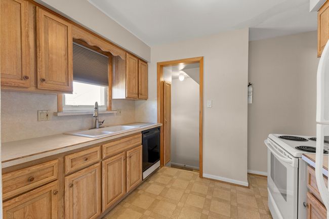 29 Washington St, House other with 3 bedrooms, 1 bathrooms and null parking in Trenton MI | Image 8