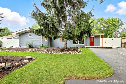 806 Nancy Ln, McHenry, IL, 60051-3500 | Card Image