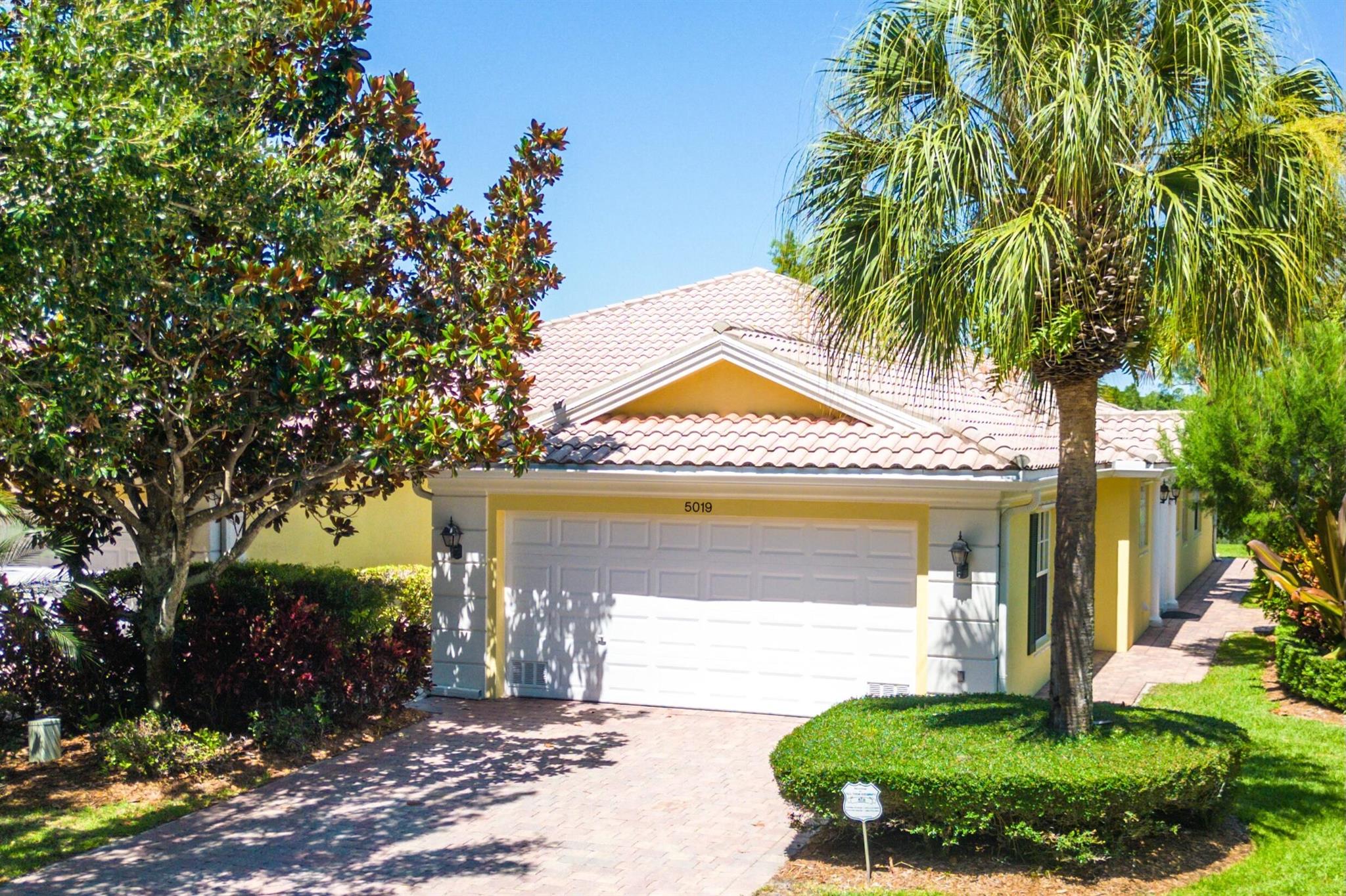 Magnolia Bay Cir, Palm Beach Gardens, FL 33418