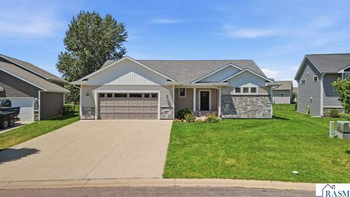 820 Fieldcrest Drive, Mankato, MN, 56001 | Card Image