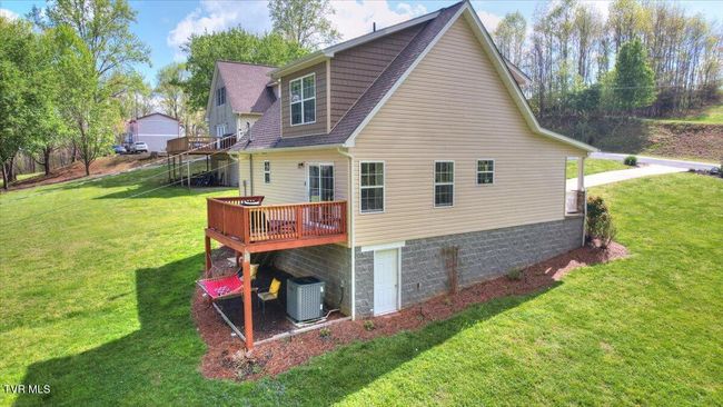 712 Lake Point Dr, House other with 3 bedrooms, 2 bathrooms and null parking in Piney Flats TN | Image 8