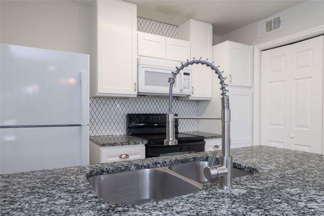 APT-902 - 2835 Keller Springs Rd, Condo with 2 bedrooms, 2 bathrooms and null parking in Carrollton TX | Image 12