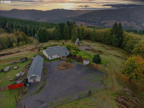 424 Maranatha Rd, Kelso, WA, 98626-8911 | Card Image