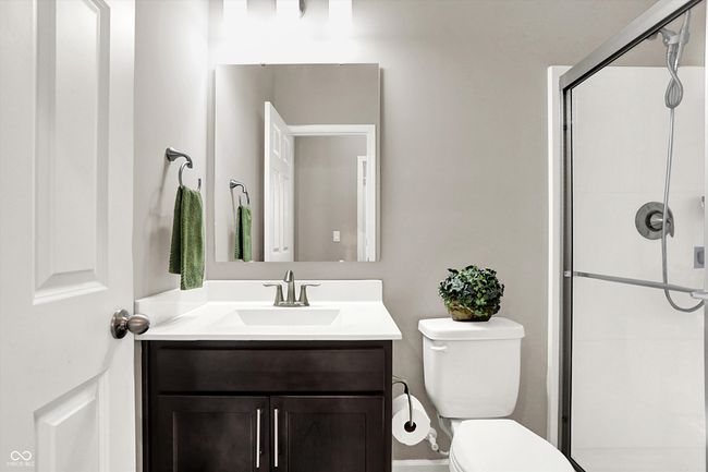 FULL BATH ON MAIN LEVEL BY 5TH BEDROOM | Image 22