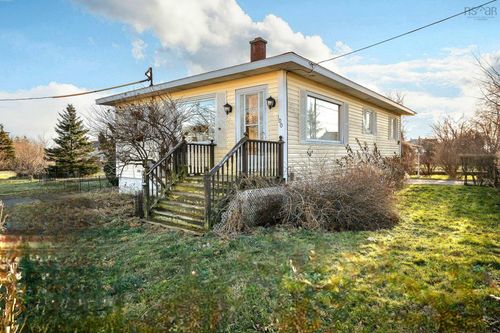 100 Borden St, Glace Bay, NS, B1A1Y7 | Card Image