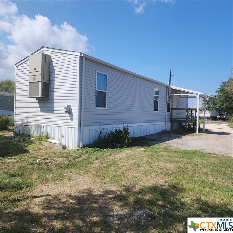 Ashby St, Woodsboro, TX 78393