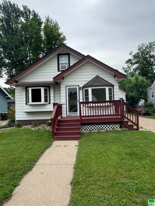 3126 Summit St, Sioux City, IA, 51104-3946 | Card Image