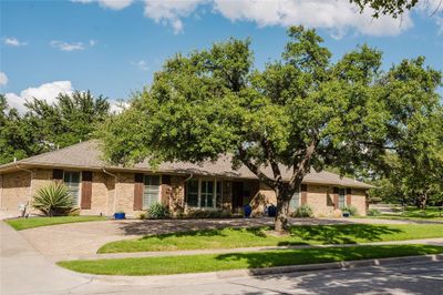 3257 Brookhaven Club Drive, House other with 4 bedrooms, 3 bathrooms and null parking in Farmers Branch TX | Image 2