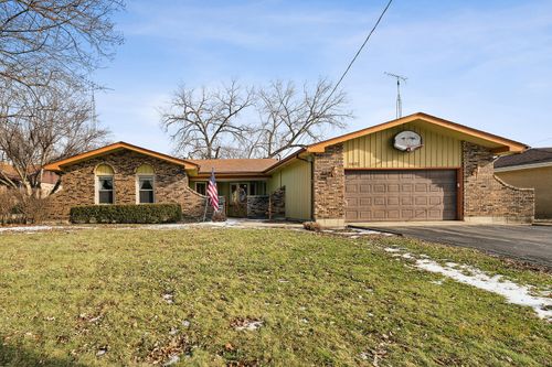 1402 N Millstream Dr, Mchenry, IL, 60050-4322 | Card Image