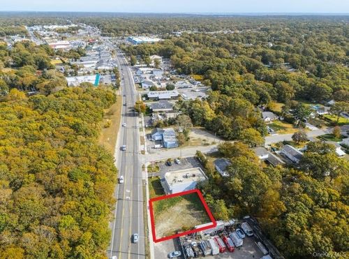 586 Montauk Hwy, Shirley, NY, 11967-2104 | Card Image