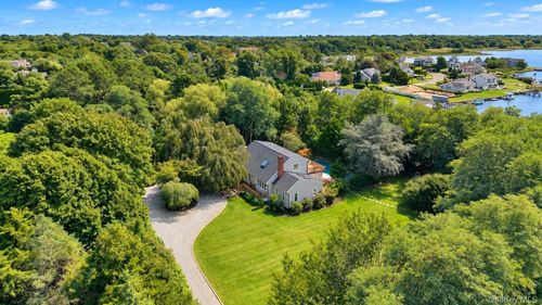 2 Tuckahoe Road, Southampton, NY, 11968 | Card Image