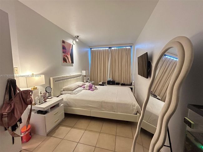 APT-410 - 2899 Collins Ave, Condo with 0 bedrooms, 1 bathrooms and null parking in Miami Beach FL | Image 7