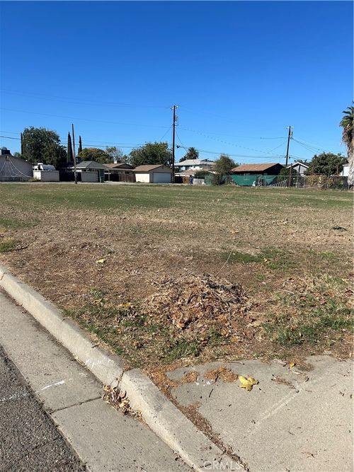1563 P St, Newman, CA, 95360-1517 | Card Image