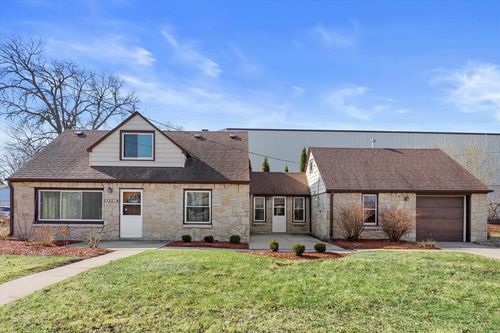 2001 W Bender Rd, GLENDALE, WI, 53209-3726 | Card Image