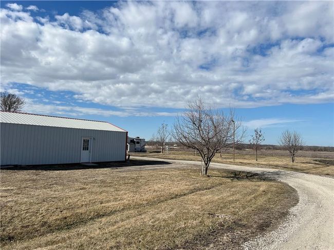 713 & 711 Vine Street, House other with 3 bedrooms, 2 bathrooms and null parking in Burlington Junction MO | Image 6