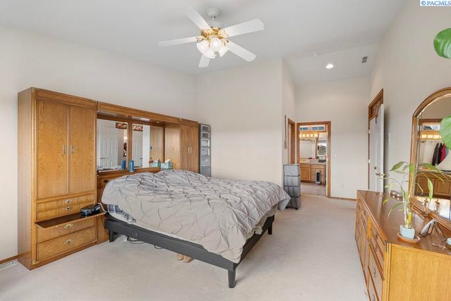 1545 Capri Ct, Condo with 4 bedrooms, 3 bathrooms and null parking in Pullman WA | Image 16
