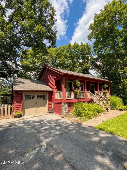 211 Winding Knoll Rd, Altoona, PA, 16601-4313 | Card Image