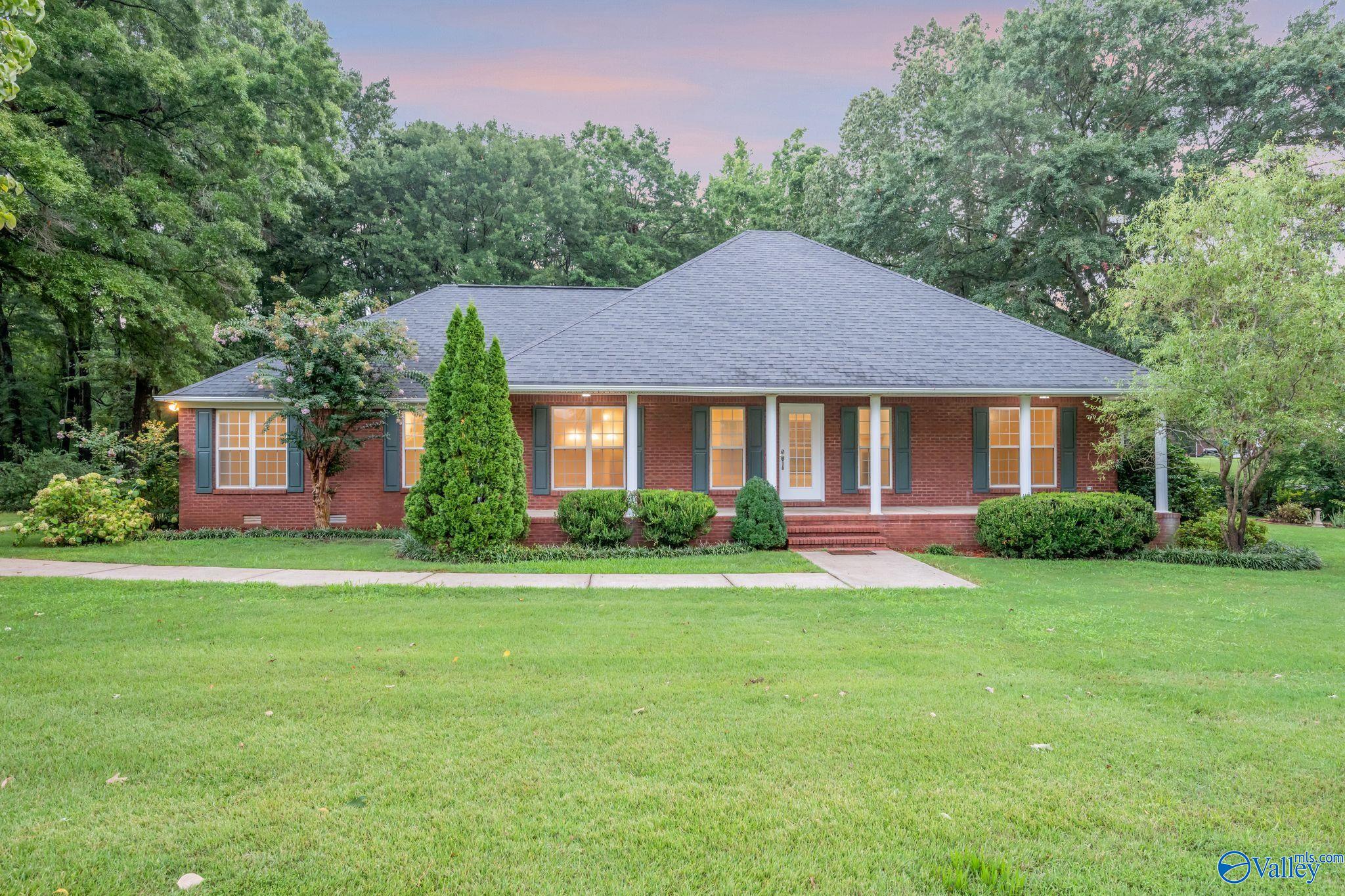 Hawkins Dr, Athens, AL 35611