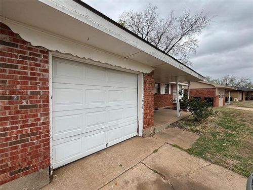 732 N Dallas Ave, Moore, OK, 73160-1919 | Card Image