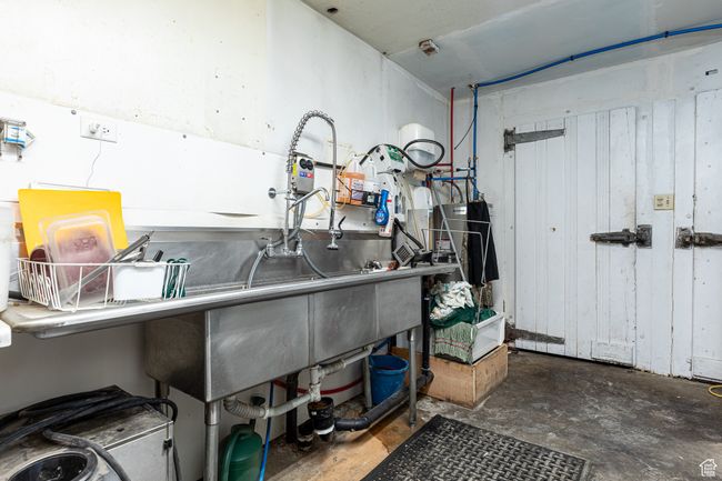 Back Room Work Space | Image 28