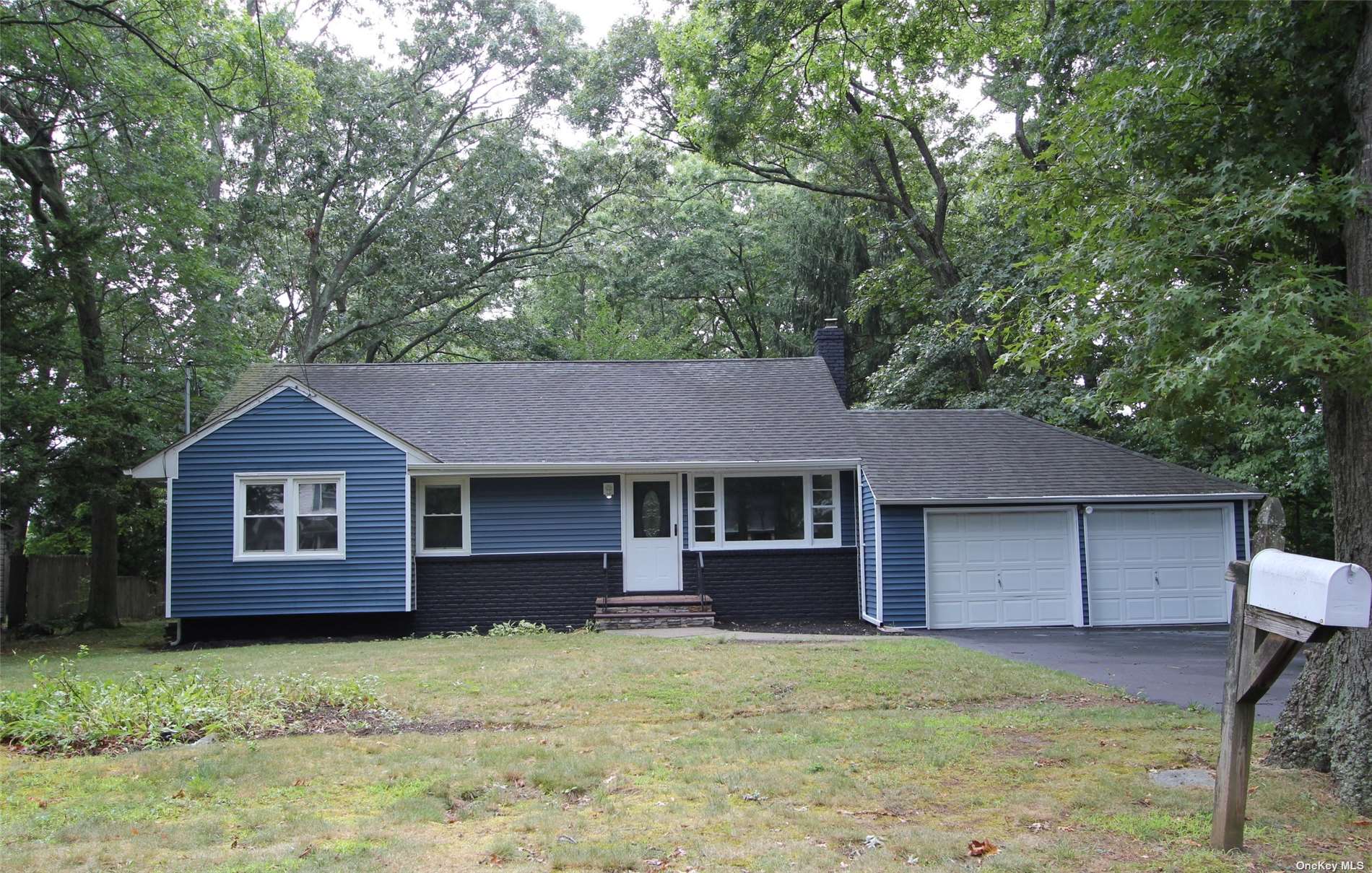 Fairview St, Smithtown, NY 11787