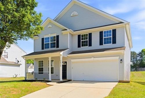 3574 Glen Lyon Dr, Winston Salem, NC, 27107-3729 | Card Image