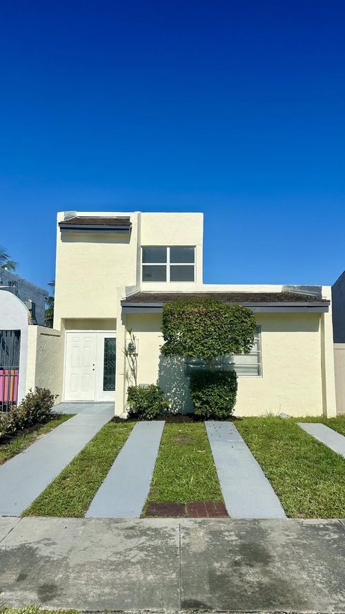 4300 W 10th Ct, Hialeah, FL, 33012-4112 | Card Image
