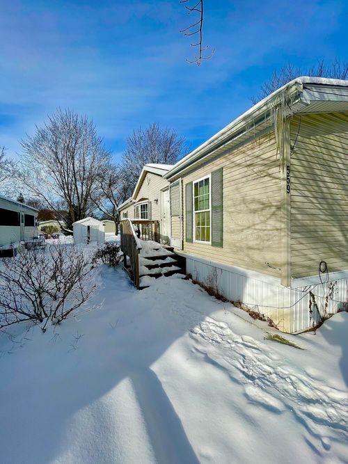 559 Triann Dr Se, Grand Rapids, MI, 49548-6825 | Card Image