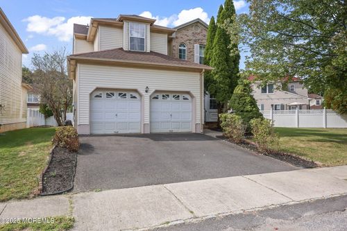 18 Egret Ln, Marlboro, NJ, 07746-1073 | Card Image