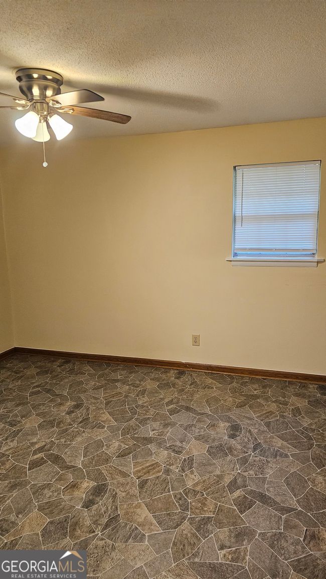 412 Vienna Cir, House other with 4 bedrooms, 2 bathrooms and null parking in Fort Valley GA | Image 15