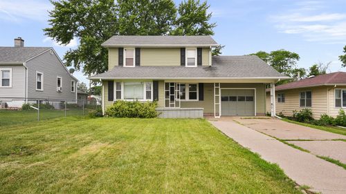 2418 Washington St, Davenport, IA, 52804-2140 | Card Image