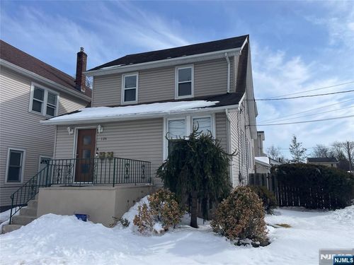 126 Hickory Ave, Bergenfield, NJ, 07621-1839 | Card Image