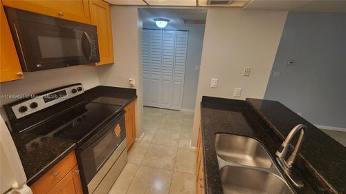 apt-340-8100 Geneva Ct, Doral, FL, 33166-4657 | Card Image