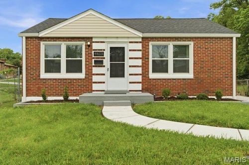 4615 Hatz St, Saint Louis, MO, 63121-3018 | Card Image
