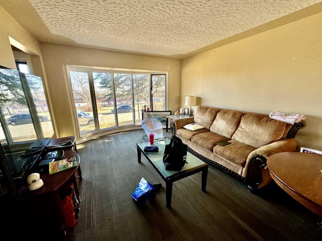 5615 Thorndale Place Nw, Home with 5 bedrooms, 2 bathrooms and 1 parking in Calgary AB | Image 6