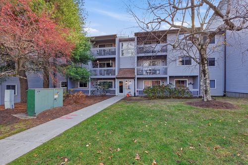 2211-2211 Franklin Crossing Rd, Franklin, MA, 02038-2946 | Card Image