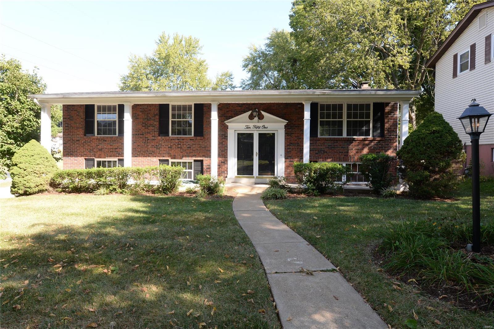 Briarhurst Dr, Manchester, MO 63021
