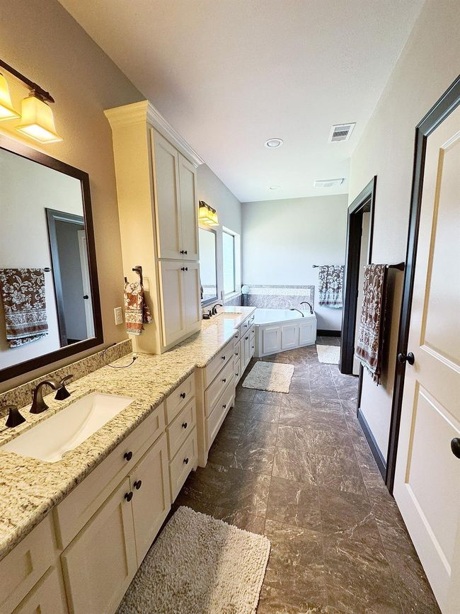 Primary with jetted tub | Image 12