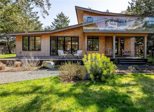 8180 Anderson Dr, Hornby Island, BC, V0R1Z0 | Card Image