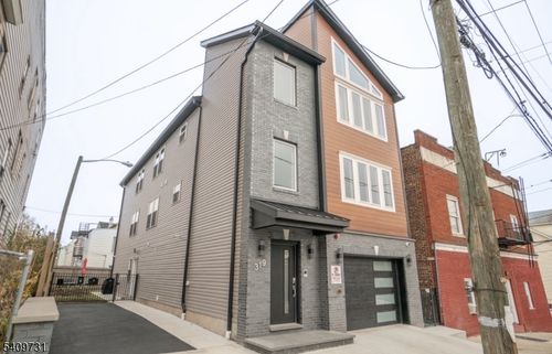 319 Renner Ave, Newark, NJ, 07112-1845 | Card Image