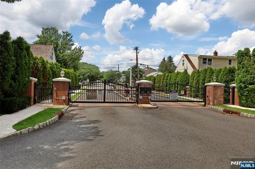 221 Cambridge Ct, Clifton, NJ, 07014-1376 | Card Image