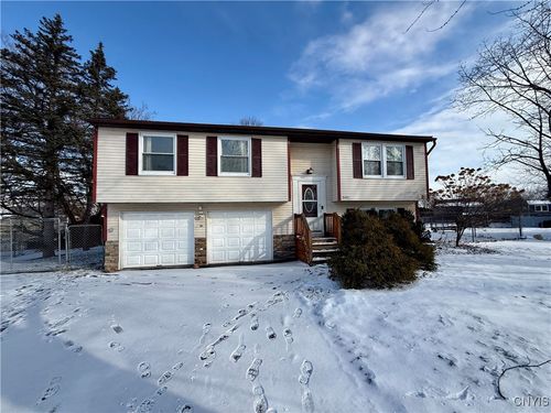 8497 Chinkapin Cir, Cicero, NY, 13039-7895 | Card Image