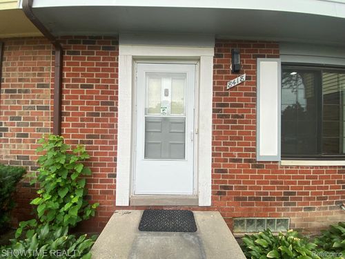 8418 Hickory Dr, Sterling Heights, MI, 48312-4710 | Card Image