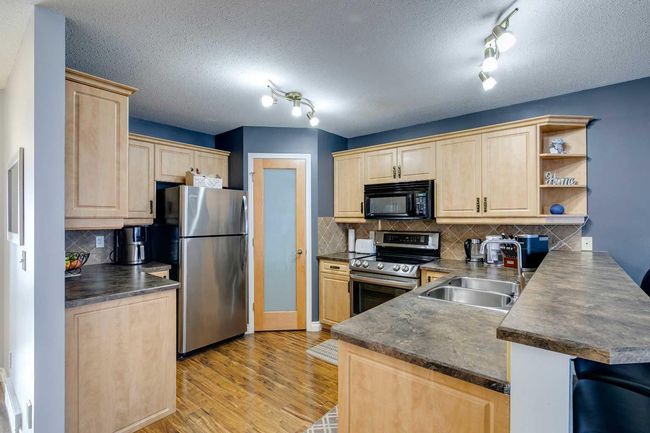 23 Chaparral Ridge Terr Se, Townhouse with 3 bedrooms, 3 bathrooms and 2 parking in Calgary AB | Image 4